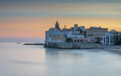 Sitges: fantasía, modernismo y playa